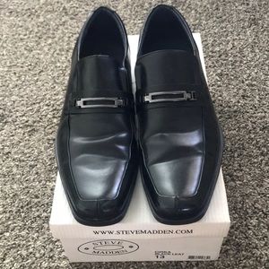 Steve Madden Men’s dress shoes in black